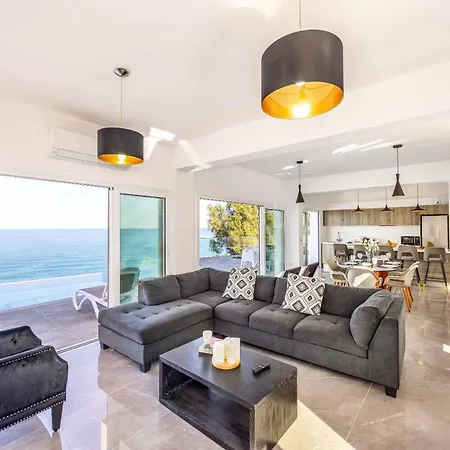 Villa Seashore Pomos