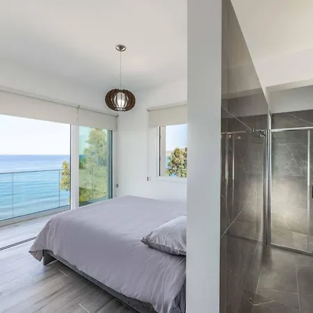 Seashore Villa *