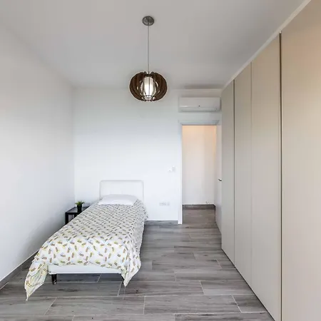 Seashore Villa Pomos