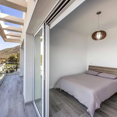 Seashore Villa *
